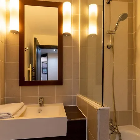 Mc Tourisme - Splendide & Cosy Avec Piscine, Tennis & Parking Apartment